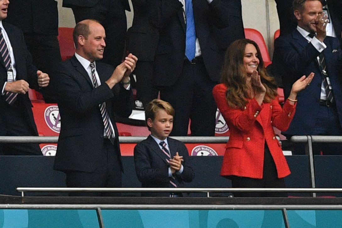 Принц Уилям и Кейт Мидълтън със сина си Джордж