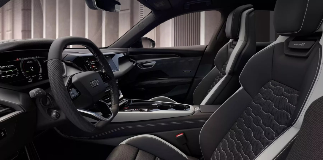 Салон Audi e-tron, новий Audi e-tron, Audi e-tron GT quattro, електромобіль Audi e-tron