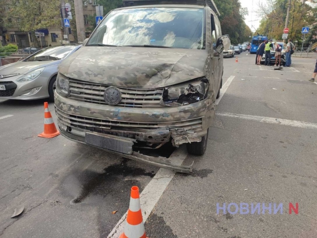 ДТП в Николаеве — в результате аварии пострадали шесть человек — фото