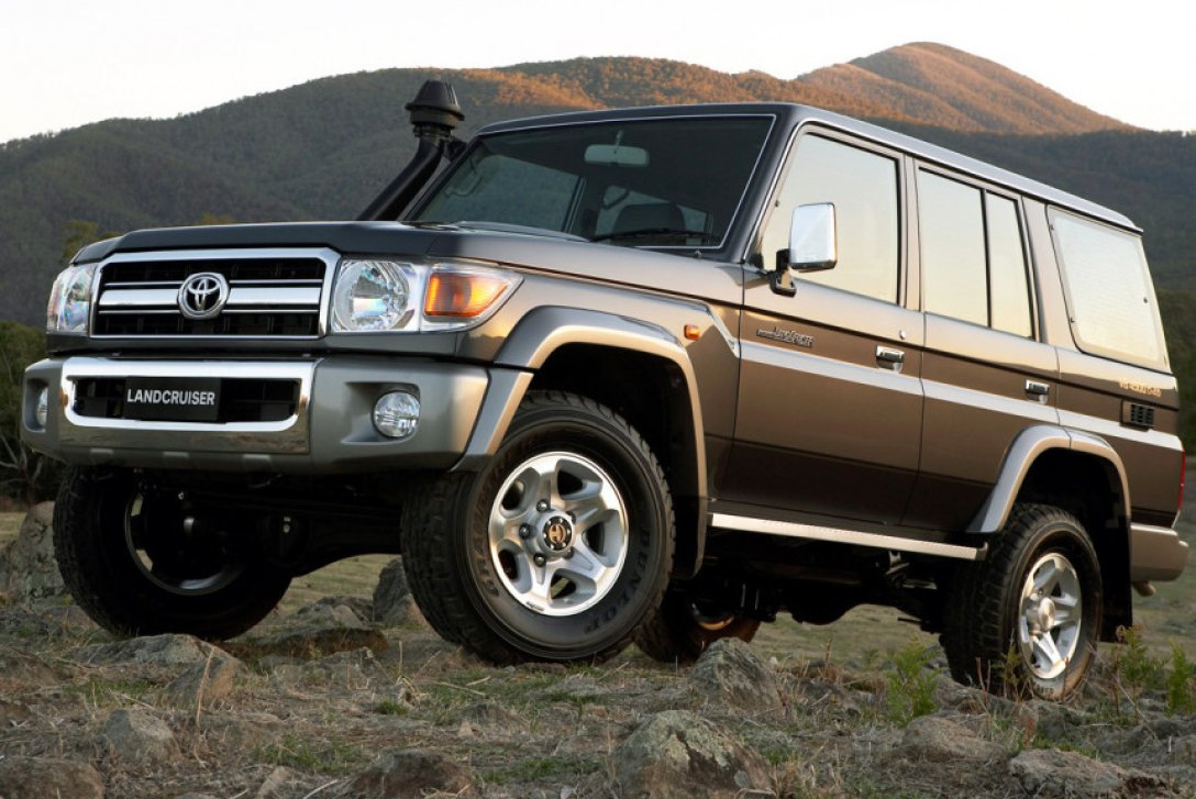 Живее всех живых: классический внедорожник Toyota Land Cruiser 70 снова  обновили