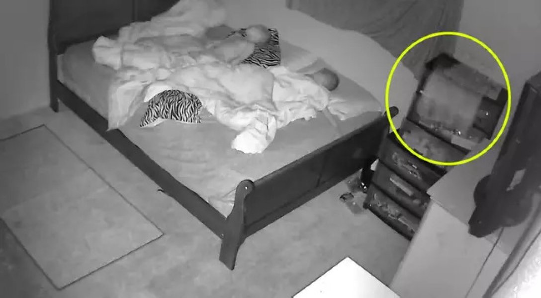 Порно скрытая камера в спальной: видео смотреть онлайн