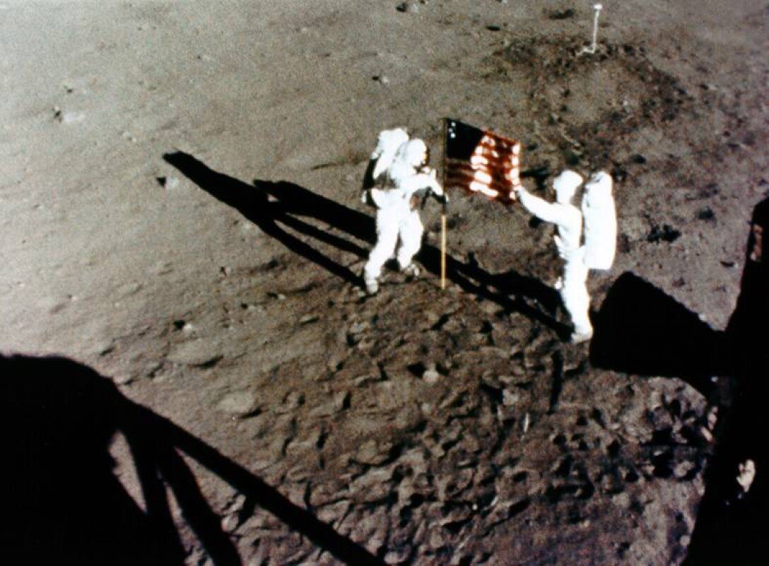 Нил Армстронг и Базз Олдрин, первые люди на Луне, Аполлон-11