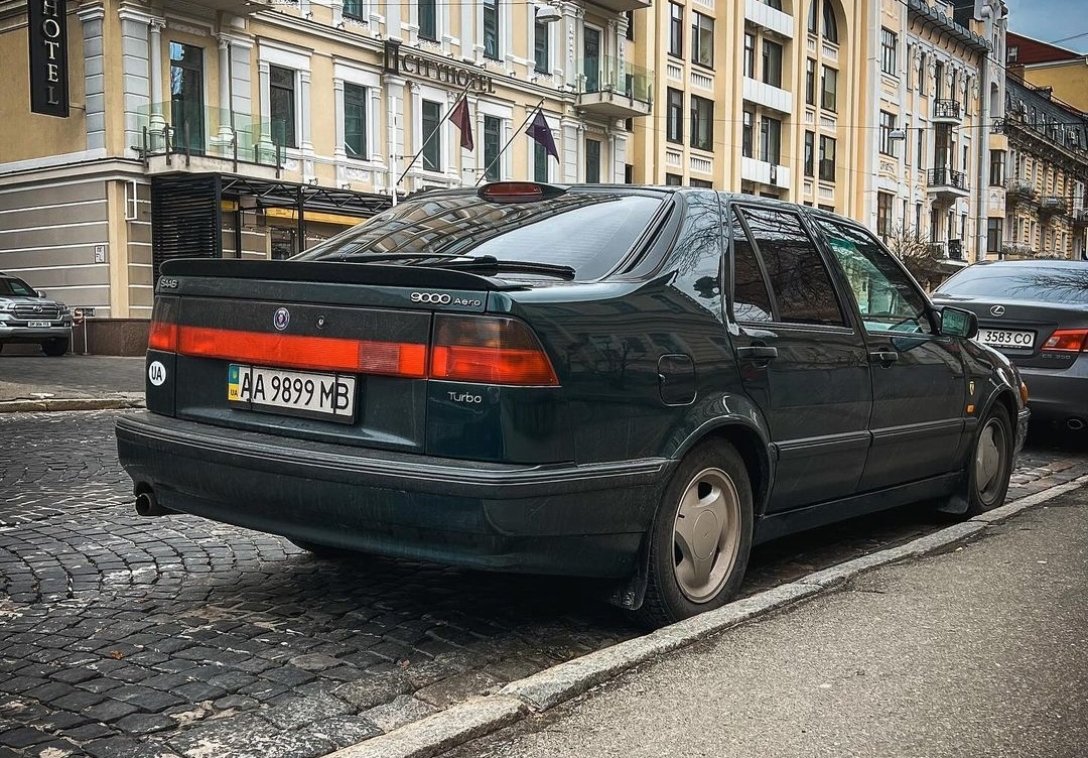 Saab 9000 Aero 1997 года сфотографировали на улицах Киева