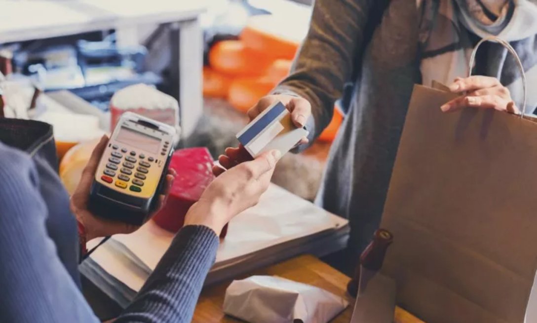 Часто людина дізнається про заблоковані рахунки під час розрахунку в готівковому офісі