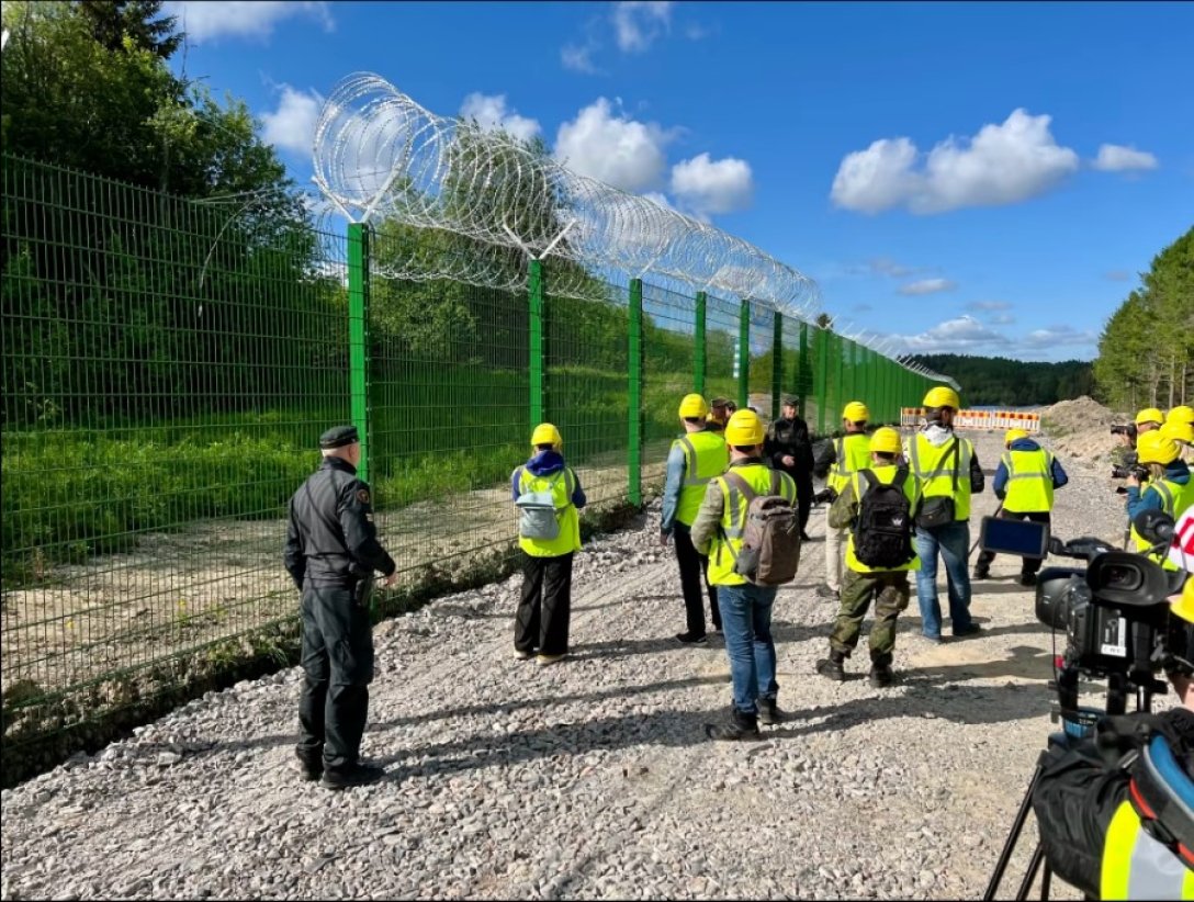 4 метра и колючая проволока: Финляндия показала проект забора на ...