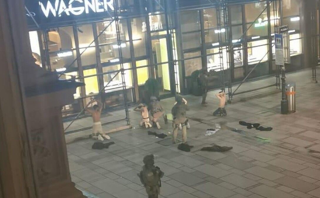 Полиция проверяет подозрительных людей в центре Вены/Фото: соцсети