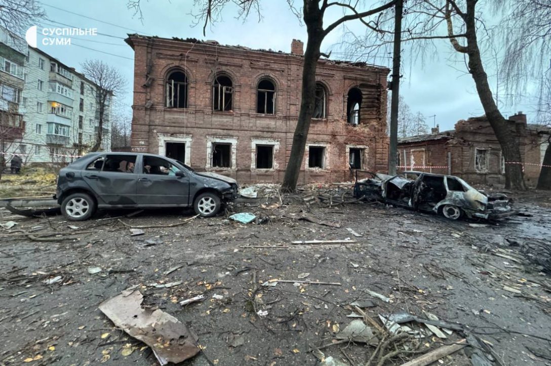 ЗС РФ атакували житловий мікрорайон в Сумах: є жертви та поранені (фото)