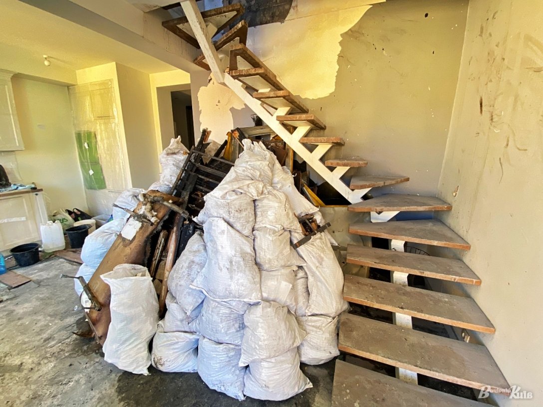 «Падала крыша и стекла»: киевлянка рассказала о попадании дрона ВС РФ в ...