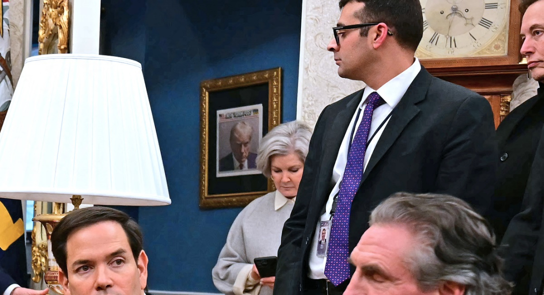 дональд трамп магшот фото под арестом, Трамп хочет пойти на третий срок, Трамп третий срок, третий срок трампа, как дональд трамп может остаться на третий срок