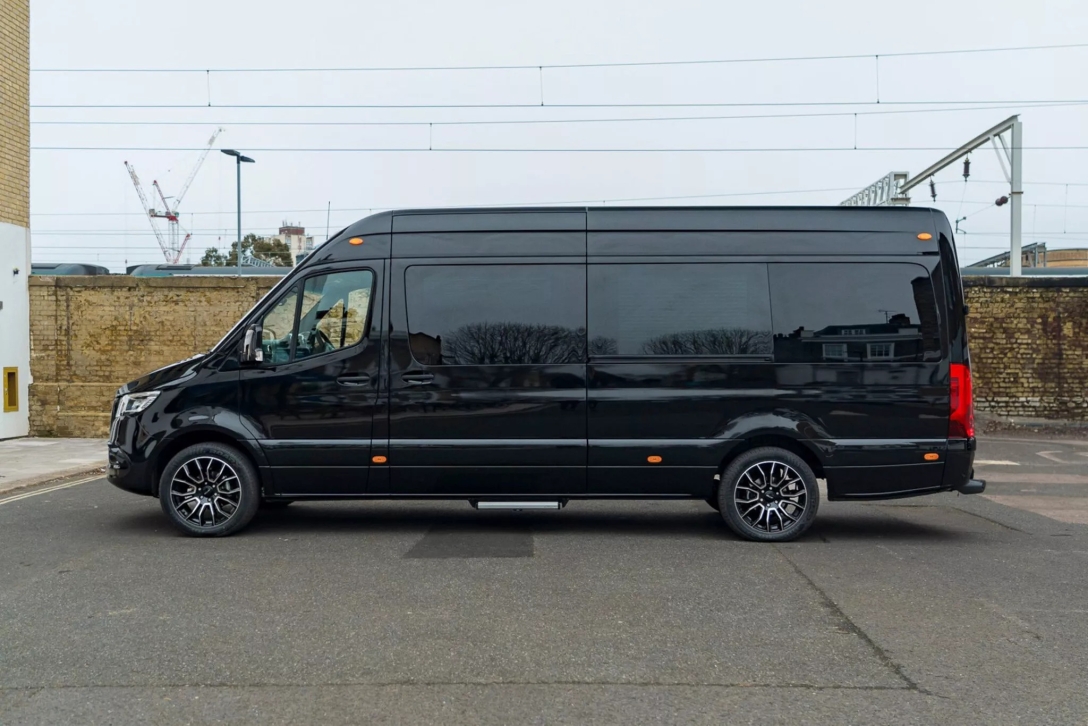 Тюнинг Mercedes Sprinter: микроавтобус превратили в роскошный офис на  колесах