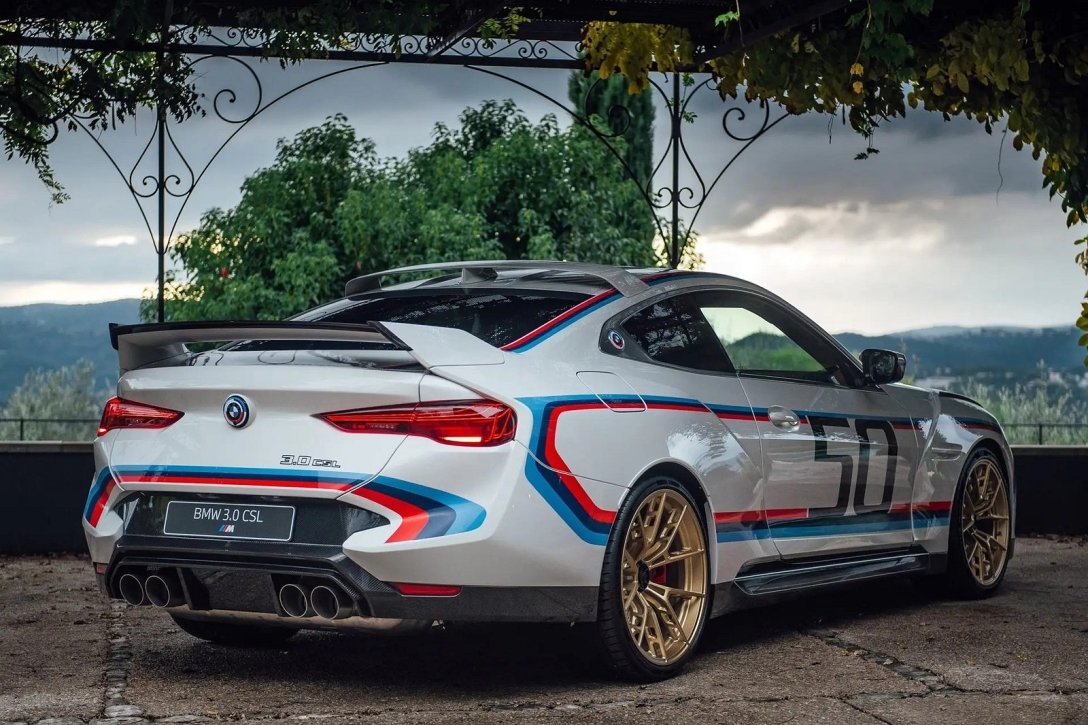 Спорткар BMW 3.0 CSL выставили на аукцион с минимальным пробегом