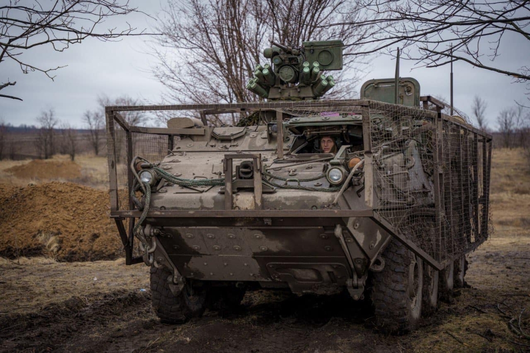 ВСУ на боевых машинах Stryker под Волчанском вели круговую оборону, —  Forbes (фото, видео)