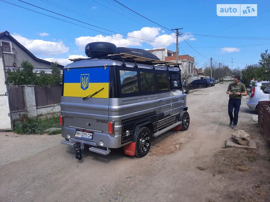 В Украине продают необычный самодельный восьмиместный фургон