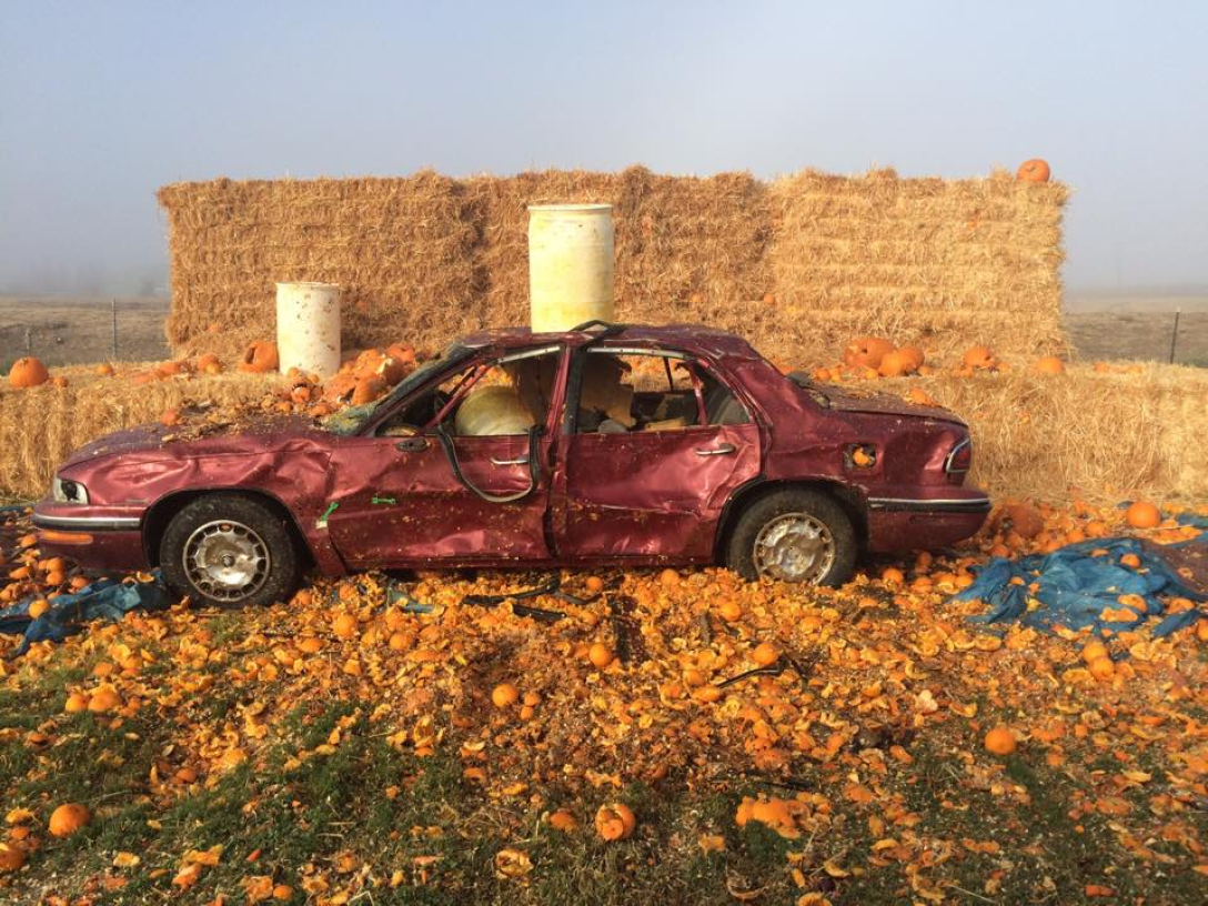 автомобіль, гарбуз, сіно