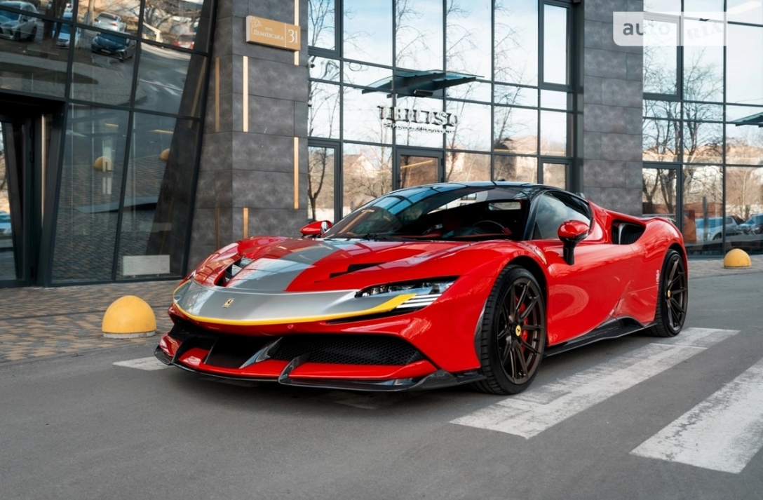 Ferrari SF90 Stradale продається в Україні за $800 000, але не підпадає під податок на розкіш