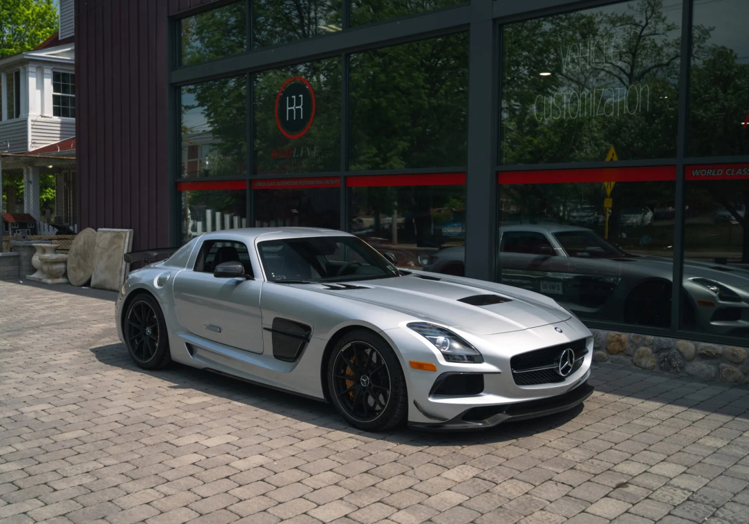 Mercedes SLS AMG Black Series в новом состоянии продали на аукционе за ...