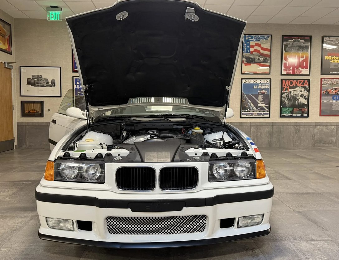 Капсула времени BMW M3 E36 ушла с молотка за $90 000