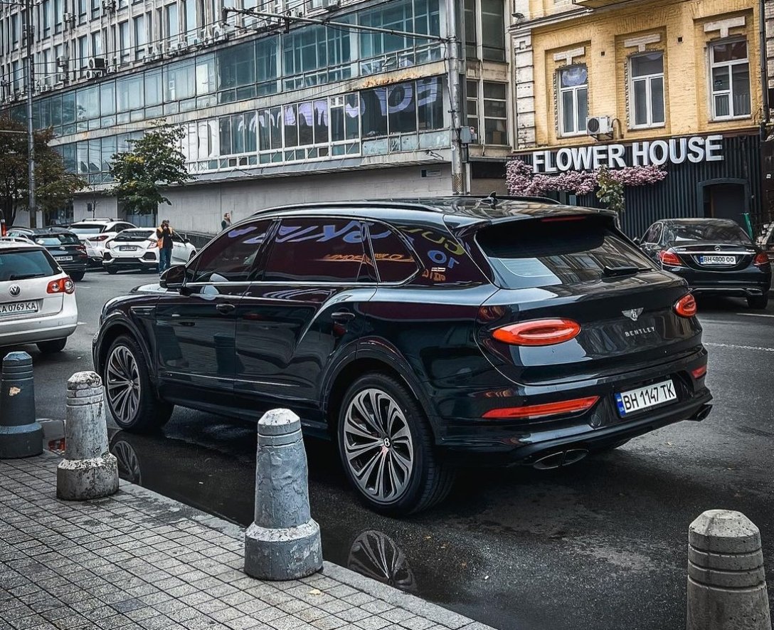 Bentley Bentayga, новий Bentley Bentayga, Bentley Bentayga EWB