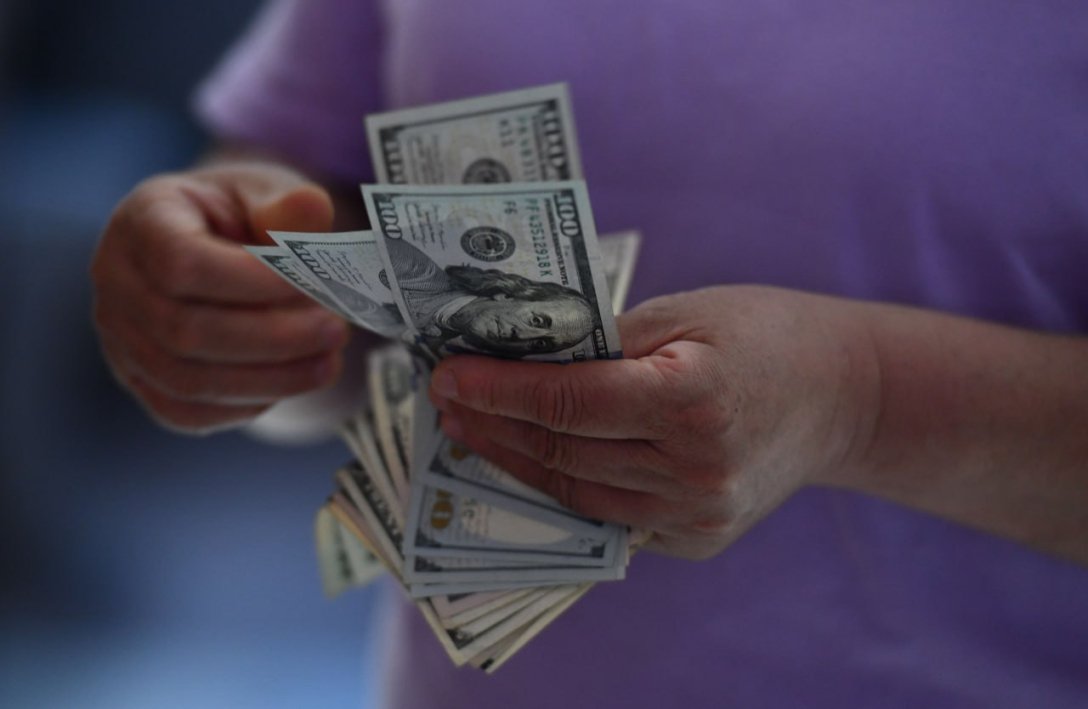 Долар зменшується на тлі непередбачуваності в торговельній війні, розпочатої Дональдом Трампом