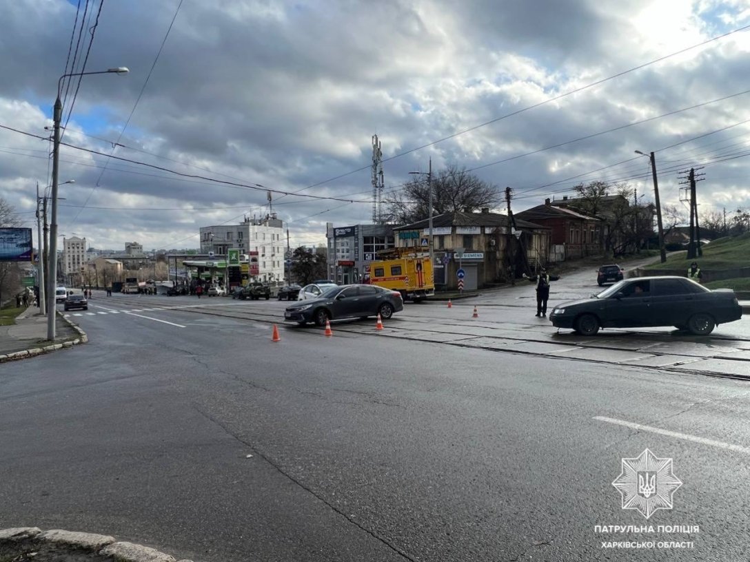 Взрыв в Харькове сегодня — в городе пожар на АЗК — фото, видео