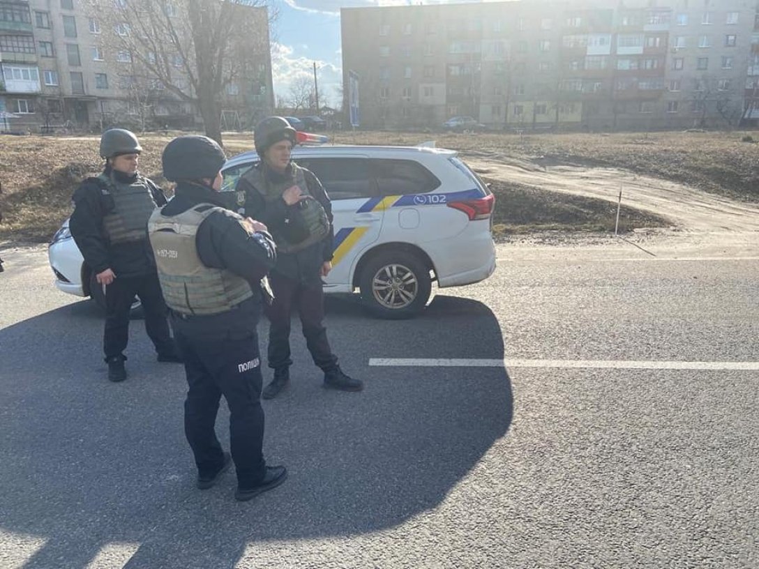 Нацполиция перекрыла дороги возле города Счастье после обстрела (видео)