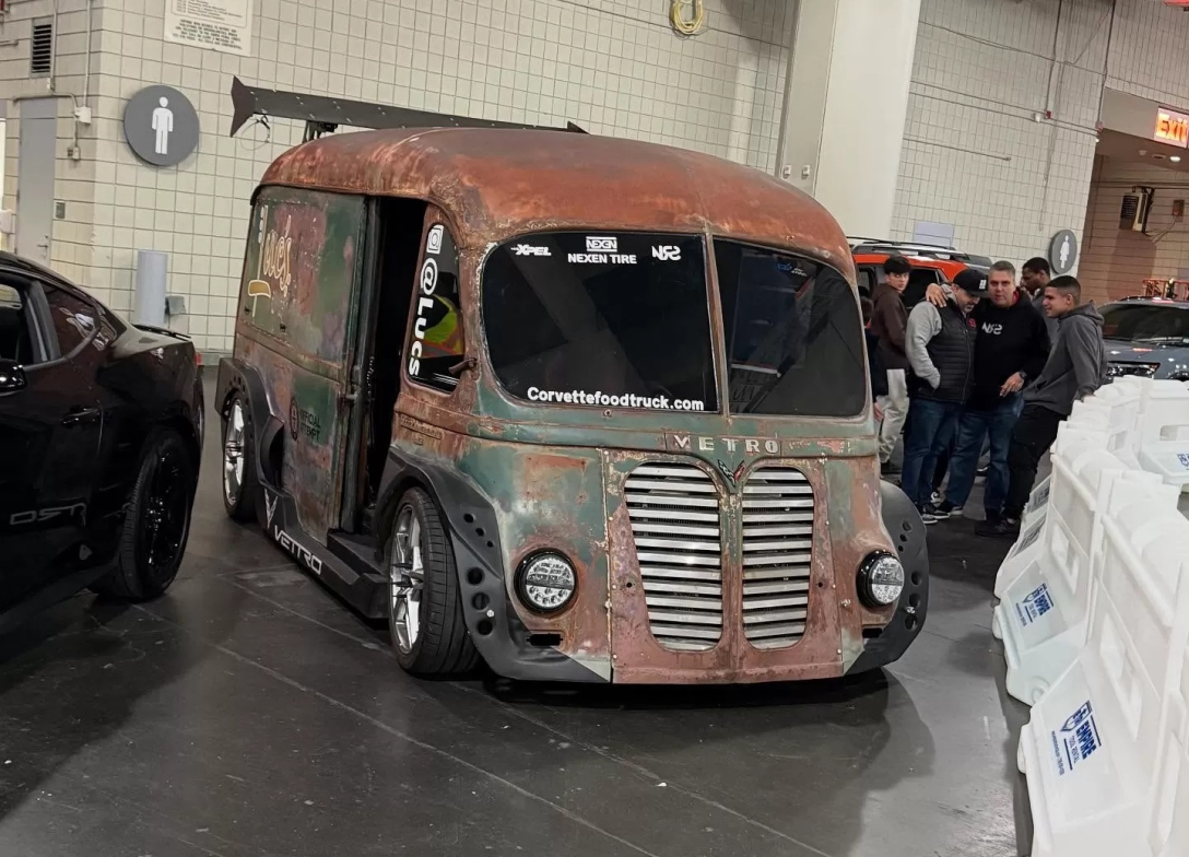 фургон International фургон International, закусочна на колесах, пересувна закусочна, Chevrolet Corvette