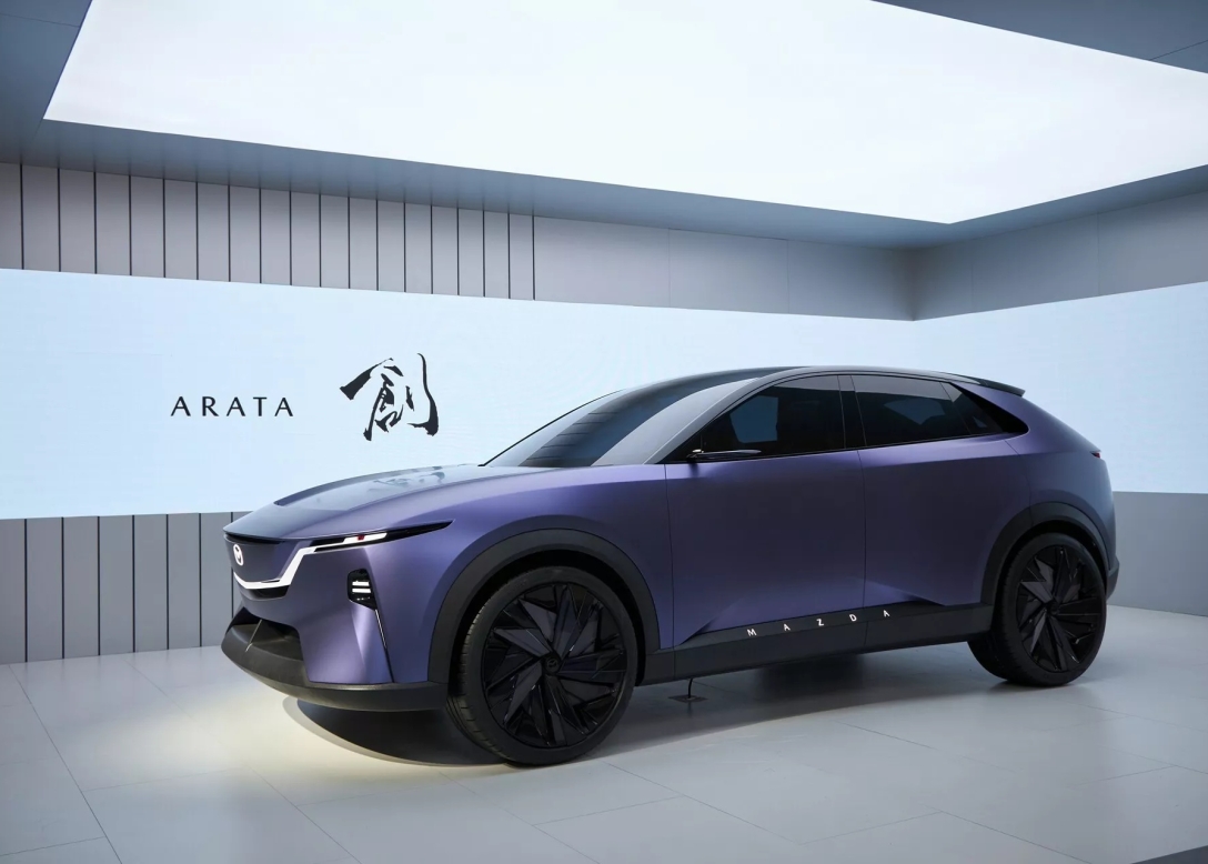 Mazda Arata Mazda Arata, Mazda EZ-60, нова Mazda EZ-60, кросовер Mazda, електромобіль Mazda