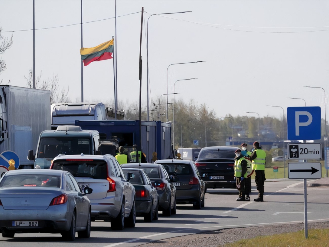 Российские авто в Латвии подлежат конфискации: владельцам грозит штраф