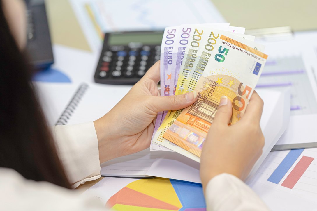 Євро в Україні дорожче на тлі