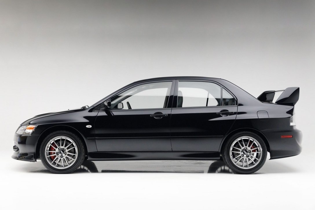 Mitsubishi Lancer Evolution IX выставили на продажу в состоянии нового авто