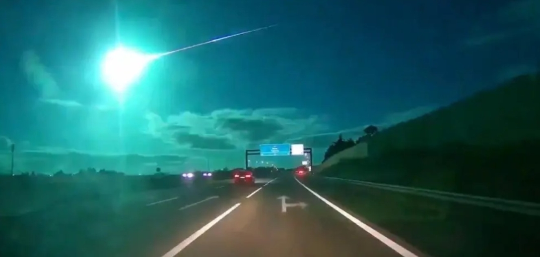 вогняна куля комета метеорит