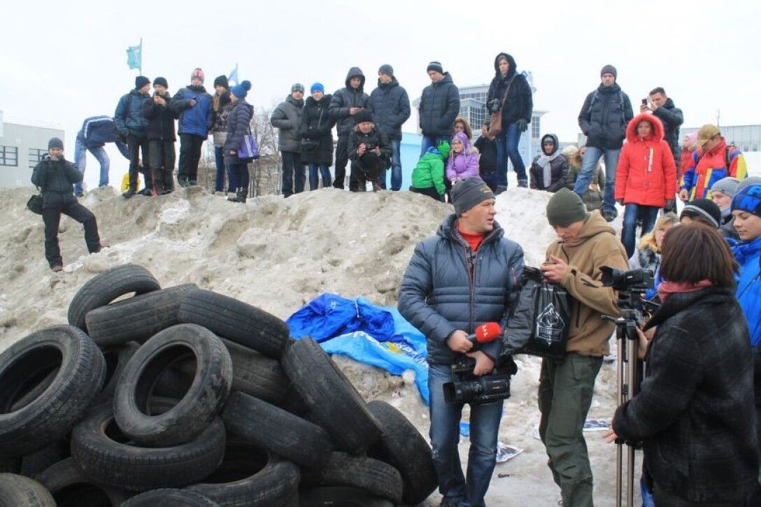 Раздоловка последние новости на сегодня. Костер из покрышек. Сжигание покрышек на Масленицу. Ситуация в Сумах.