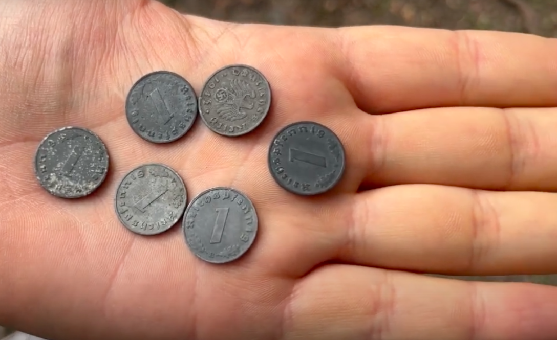 Монеты номиналом 1 пфенниг, немецкие монеты времен второй мировой, пфенниги Рейхсбанка, немецкие деньги, немецкие монеты, немецкие пфенниги, рейхсбанк, нумизматика, старинные монеты, клад сс, сокровища третьего рейха, клад третьего рейха, клад гитлеровцев