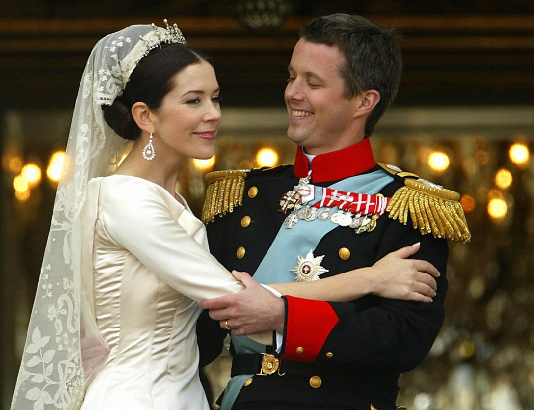 Престолонаследникът принц Фредерик и престолонаследникът принцеса Мери в деня на сватбата им