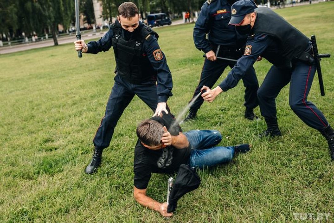 Скрывавшиеся два года в посольстве Швеции в Минске активисты смогли сбежать  из страны