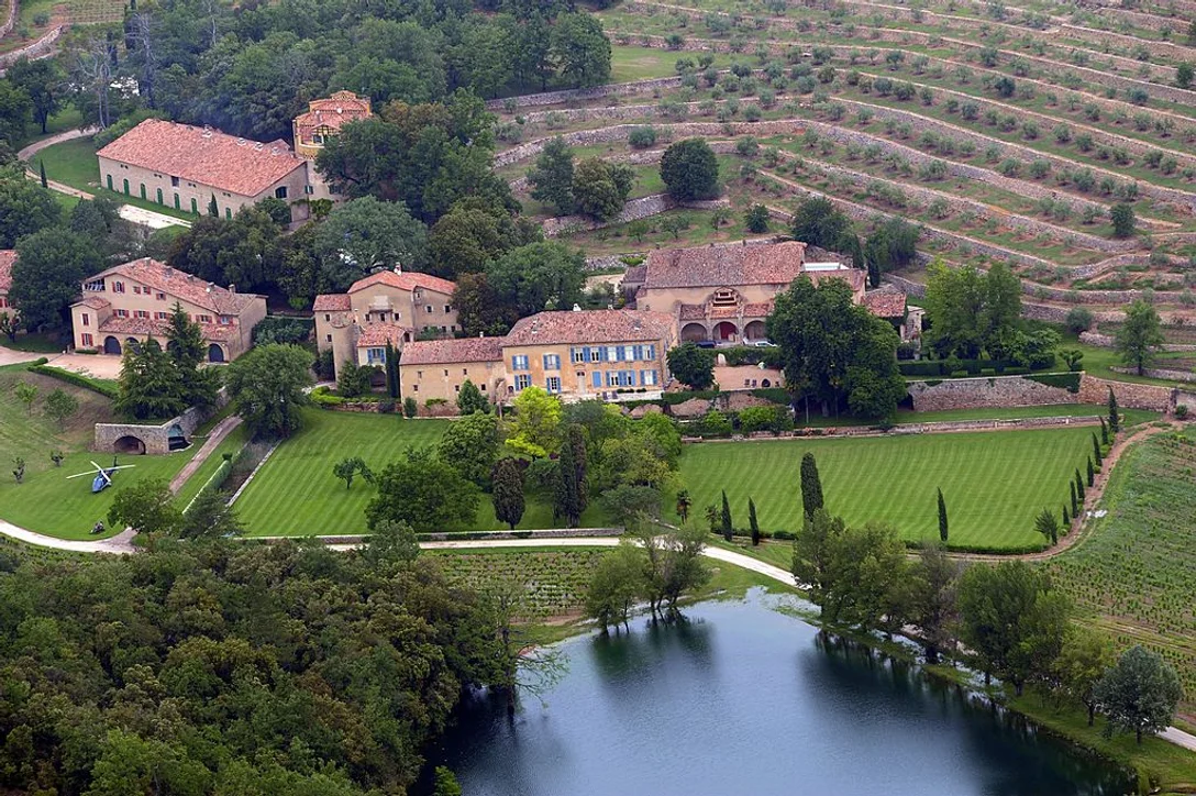 Війна за Chateau Miraval &mdash; Анджеліна Джолі обійшла Бреда Пітта в суді