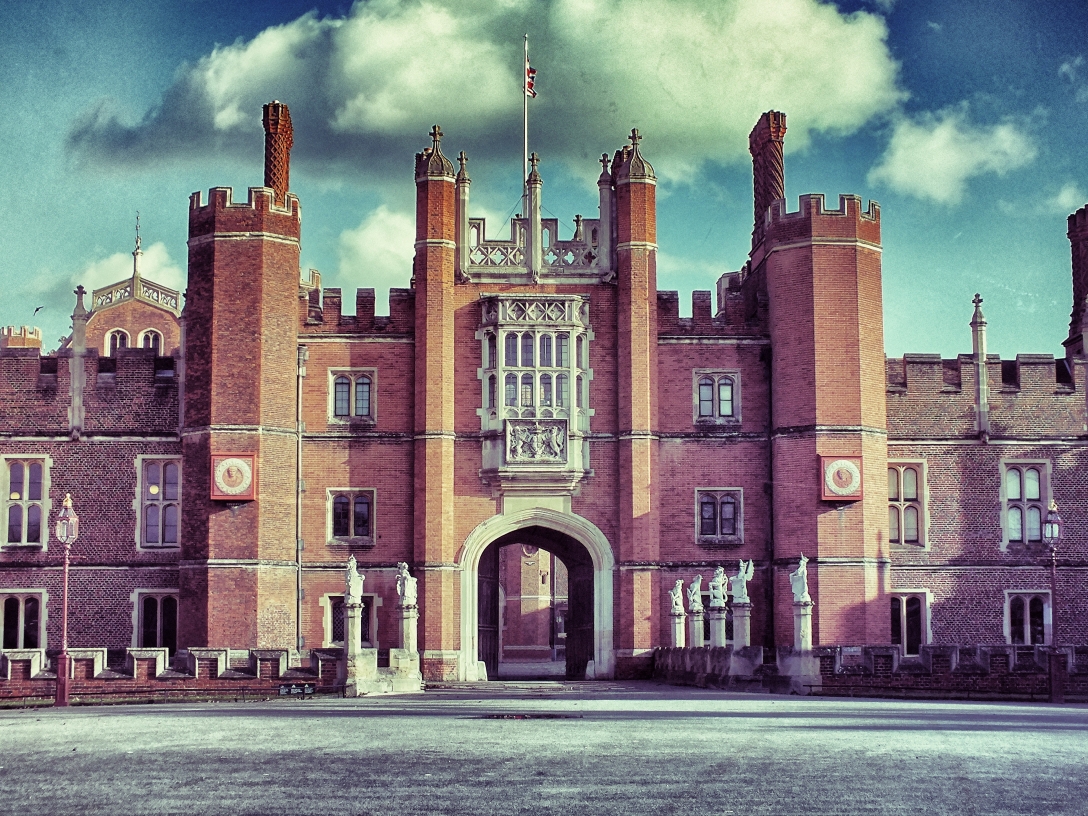 Дворец Хэмптон-корт, Англия