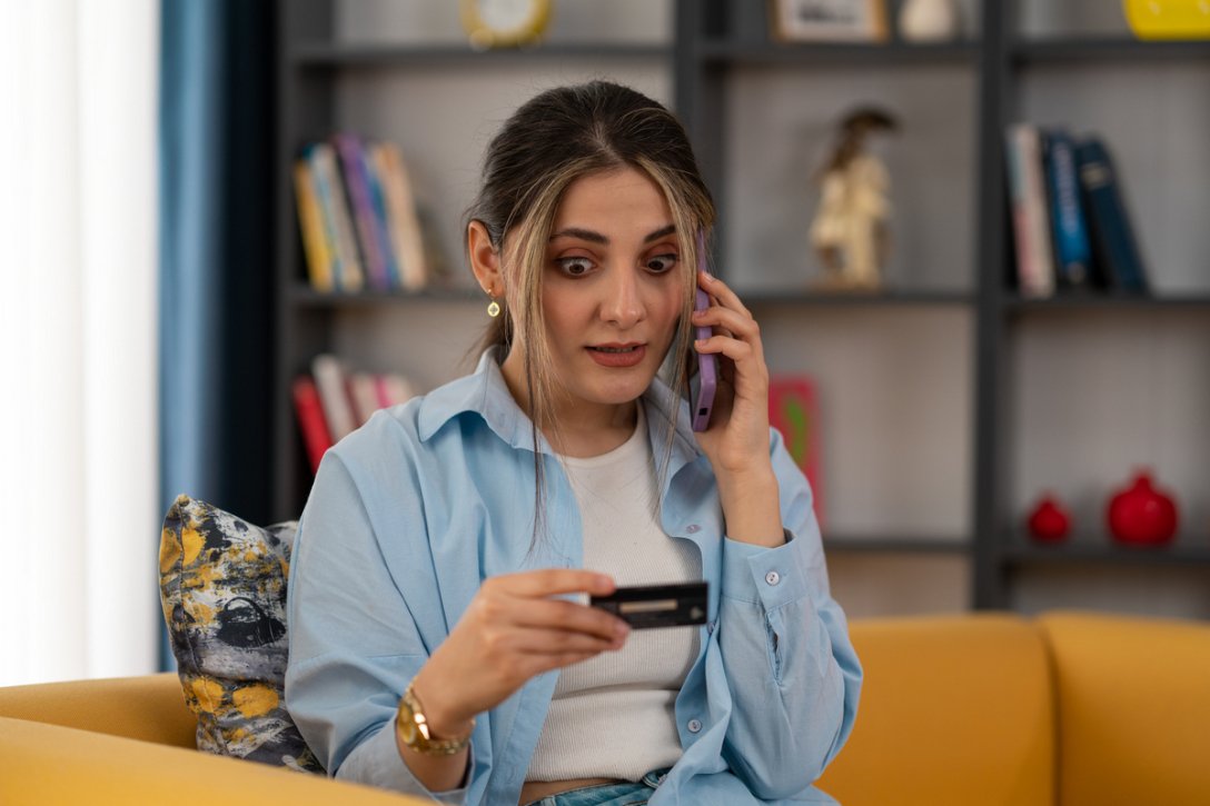 Щоб убезпечити свої кошти на банківському рахунку, клієнтам варто перш за все уважно ставитися до своїх особистих даних