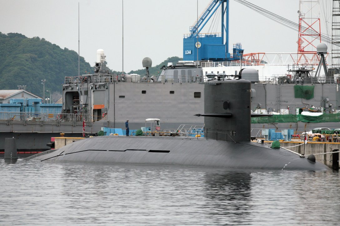 подводная лодка в порту, японская субмарина, японская подлодка