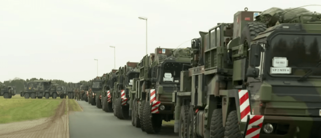 Движение колонны военной техники в Польше 23 января