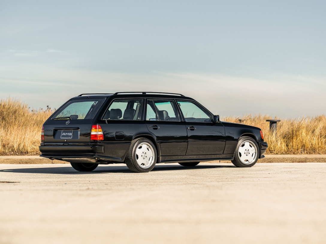 Уникальный Mercedes W124 AMG выставили на аукцион уникальный Mercedes W124  AMG