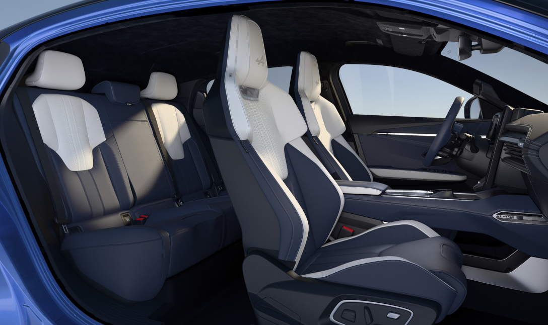 салон Alpine A390 GTS, новий Alpine A390, кросовер Alpine, електромобіль Alpine