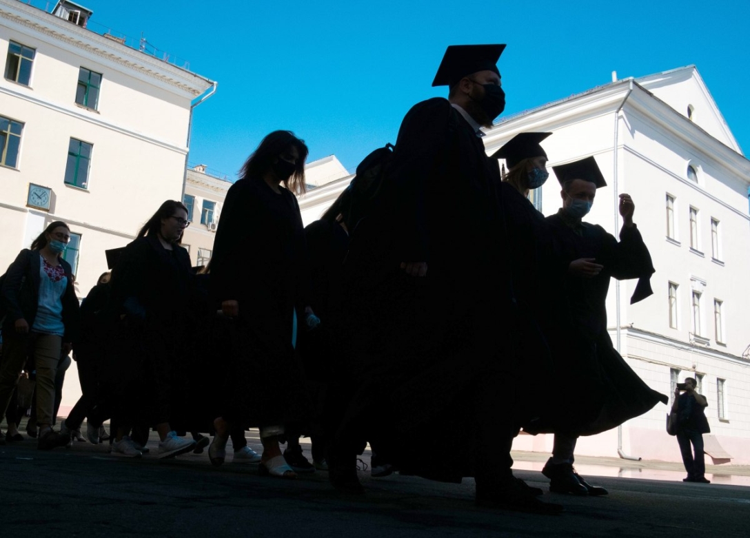 Офіс запровадив нові правила для випускників та докторських студентів