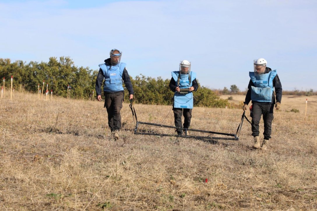 Однією з проектів фонду JTI є демонтаж територій у регіоні Харіків