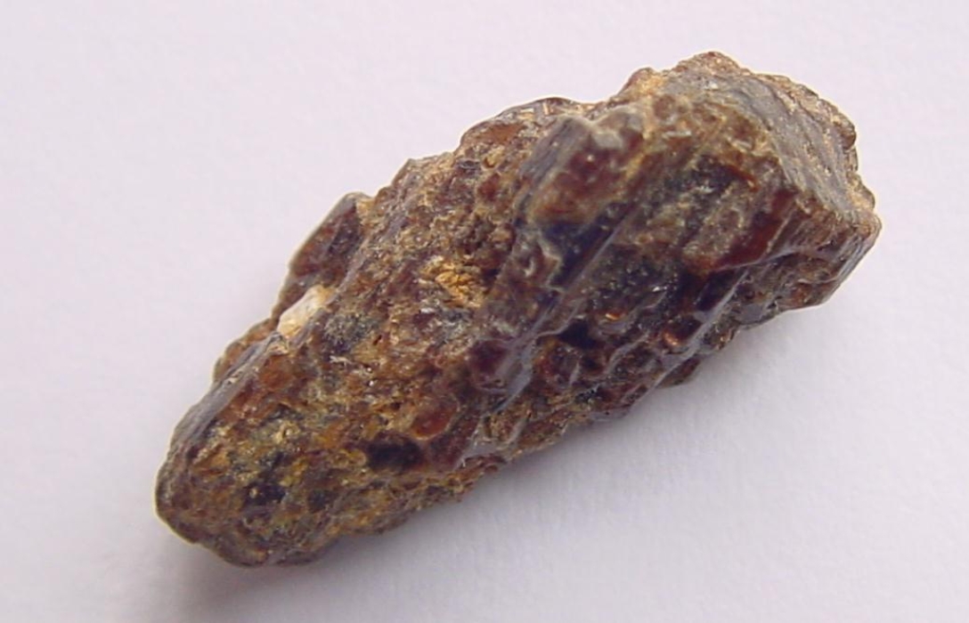 Минерал получил название. Пейнит минерал. Камень минерал пейнит. Редкий камень пейнит. Пейнит — минерал из класса боратов.