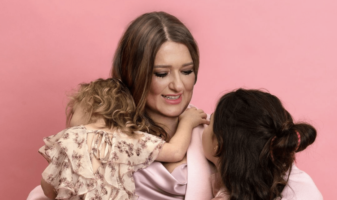 Наталя Могилевська з доньками