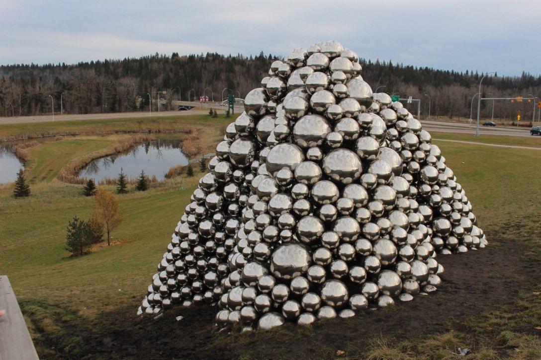Скульптура Talus Dome