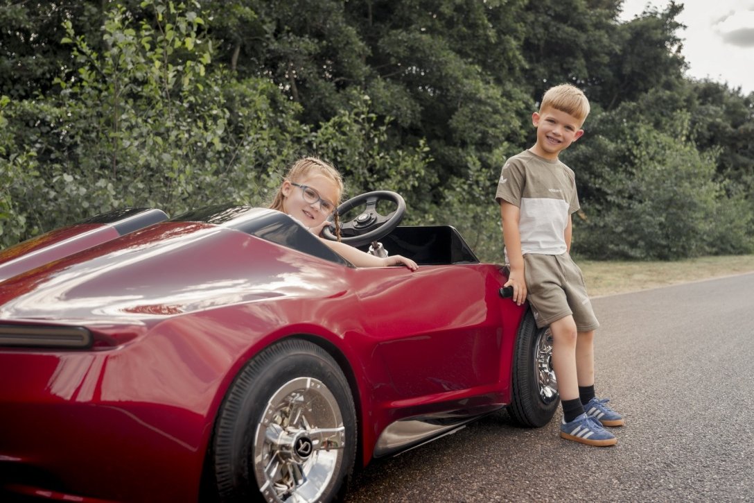 Британцы создали нестандартный электромобиль специально для детей (фото)