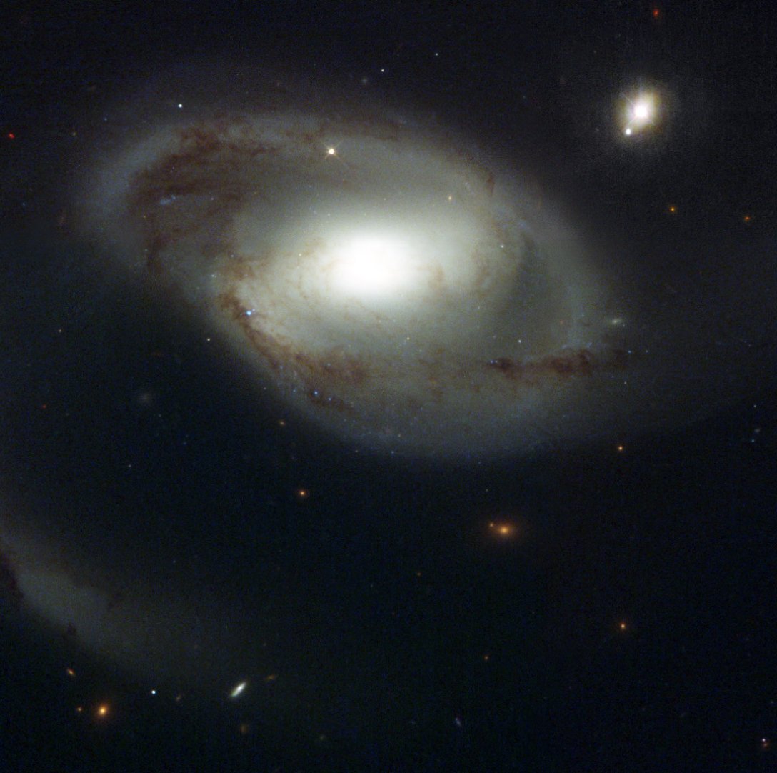 Галактика NGC 4319