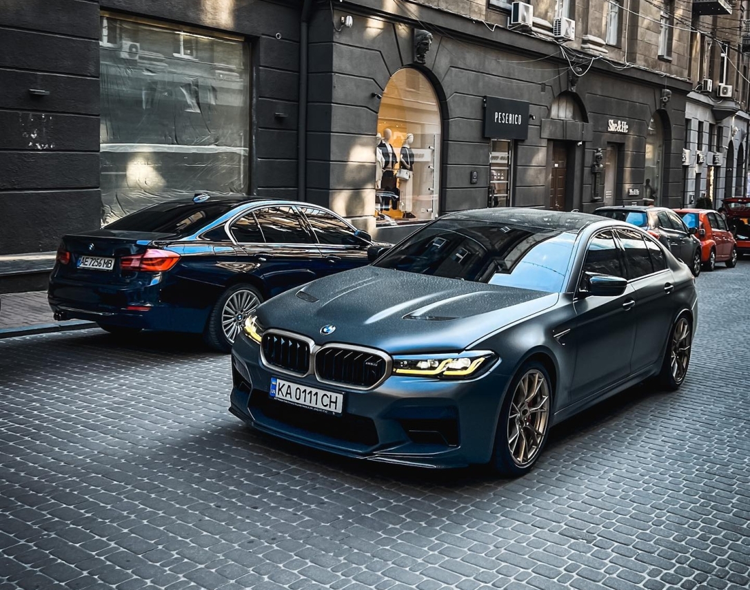 В Украине заметили самый мощный и быстрый седан BMW M5 CS (фото)